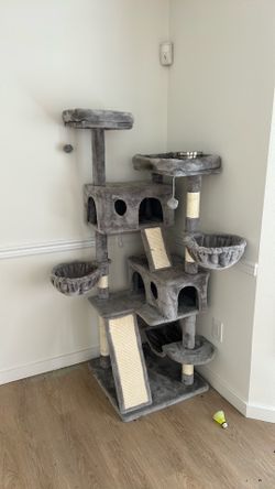 Cat tower gently used