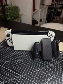 Nintendo Switch OLED White Bundle – Excellent Condition
