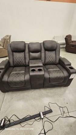 Dual Power Reclining Loveseat with Console