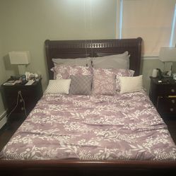 Solid wood Queen Sleigh Bed Frame. 