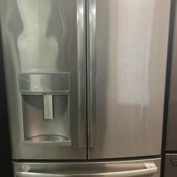 GE French Door Refrigerator Counter Depth (Semi New)