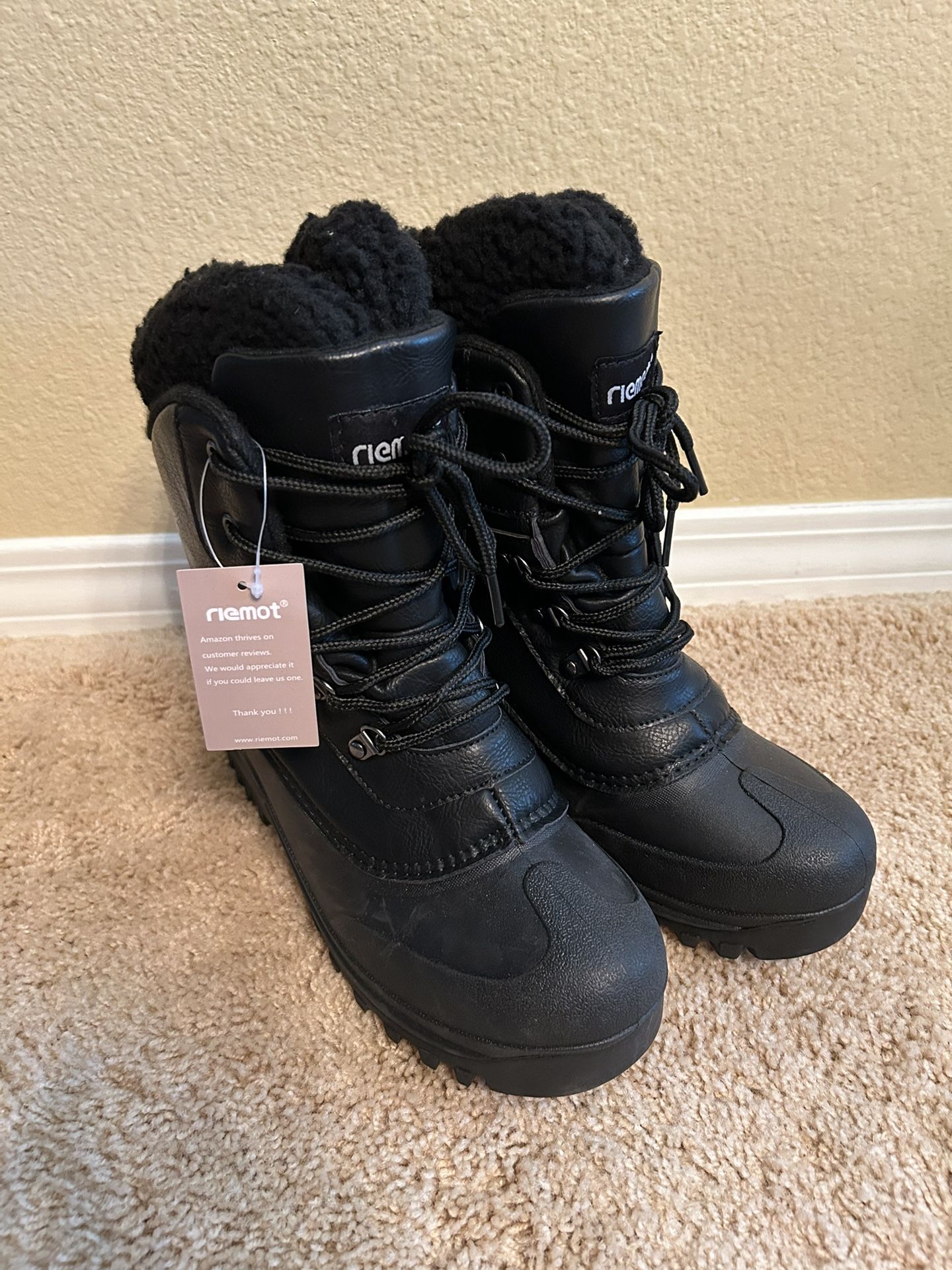 Riemot is NEW & NEVER WORN & HAD TAGS