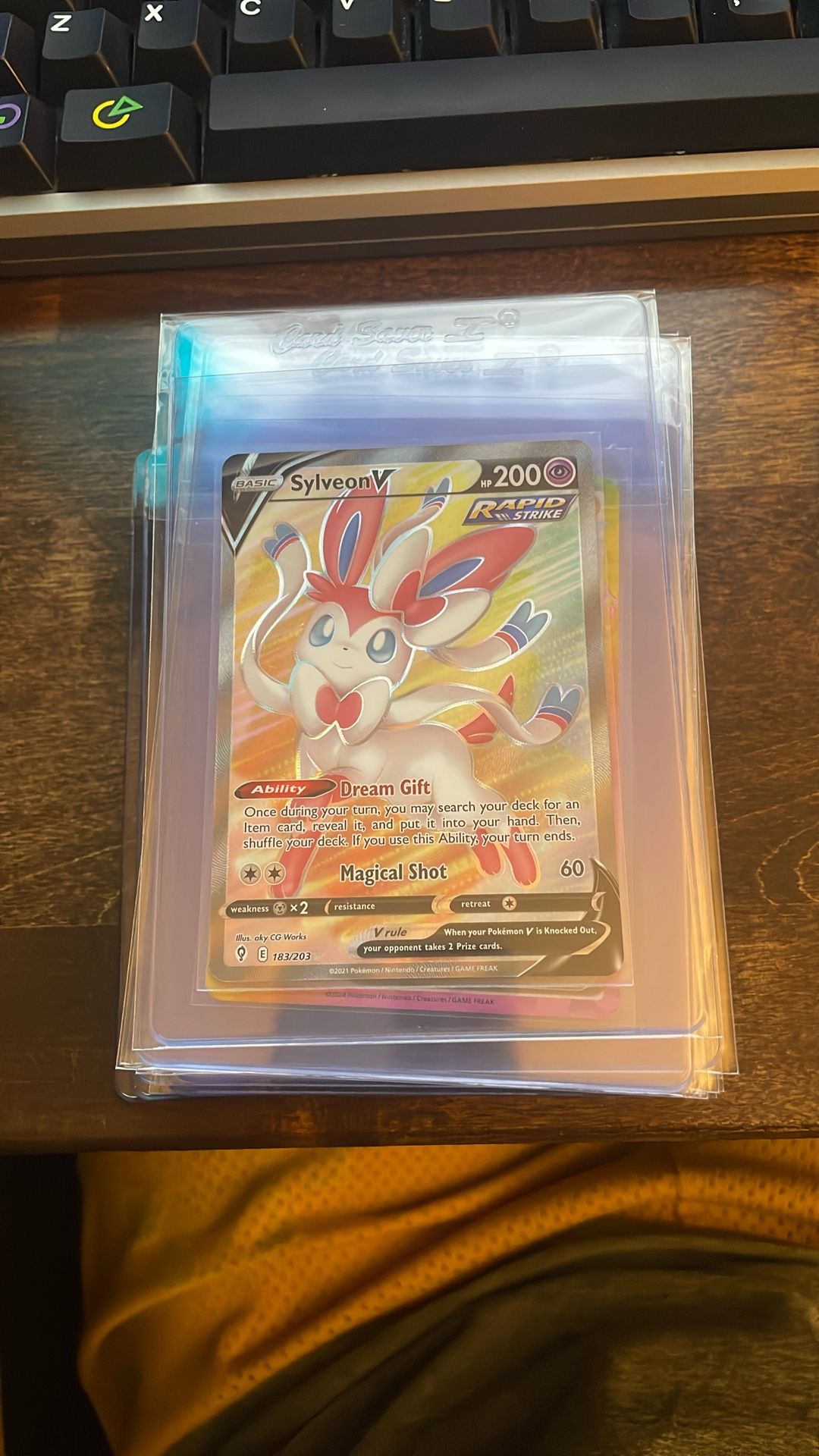 Pokémon Sylveon V 183/203