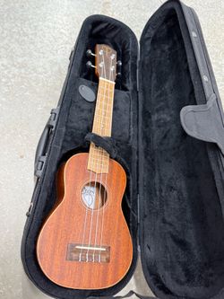 Teton Ukulele TS30 with nice case