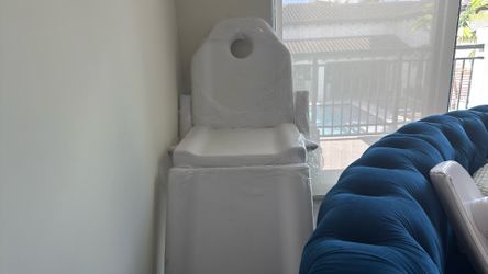 Esthetician Table/ Chair