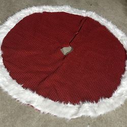 46@D Red & White quilted Christmas tree Skirt with Faux Fur Trim