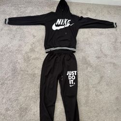 $30 USD