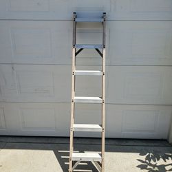 Step Ladder - 6 Ft 