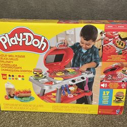 Play Doh Sizzlin Grill Playset- NEW