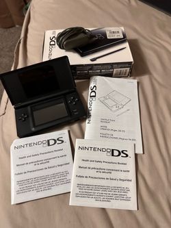 Great shape DS lite include R4 card 100s of games