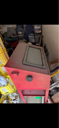 Floor Sand Blaster Cabinet + 3 Blasting Guns & Media Bundle - $120