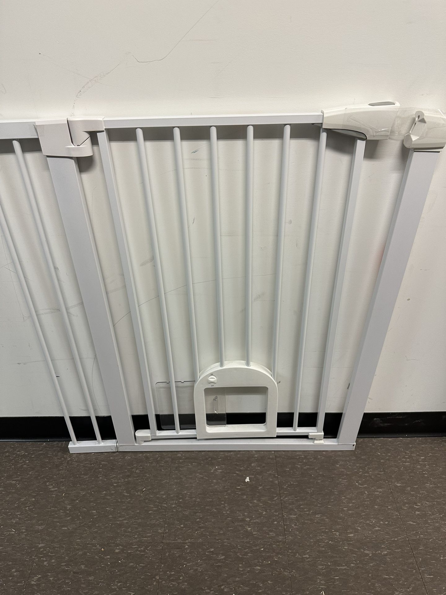 Adjustable Baby/Pet Gate (29”-43")