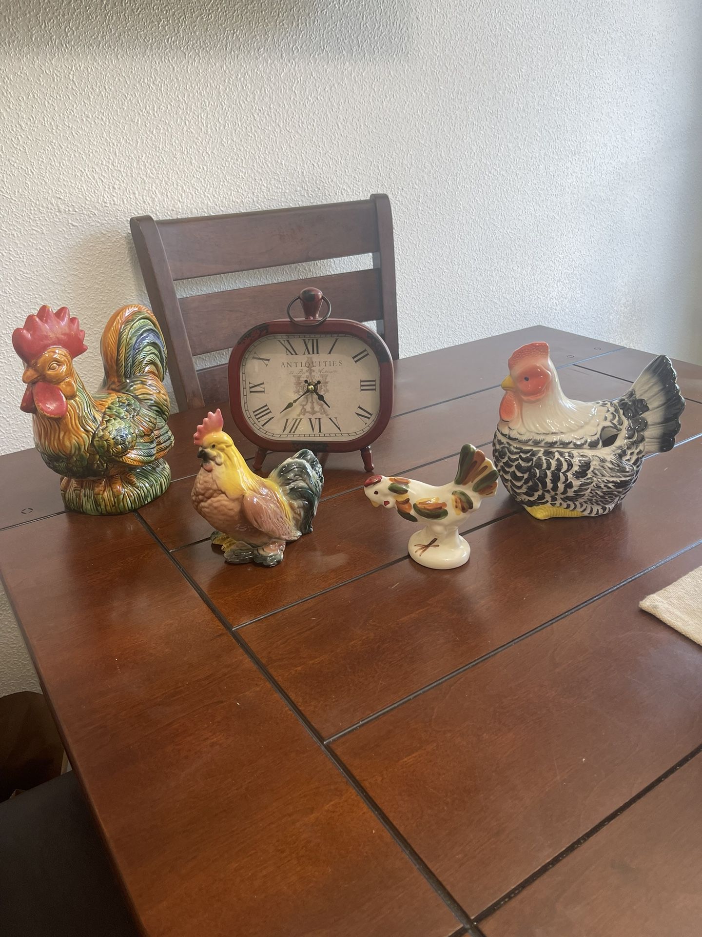 4 Roosters And 1 Antique Clock