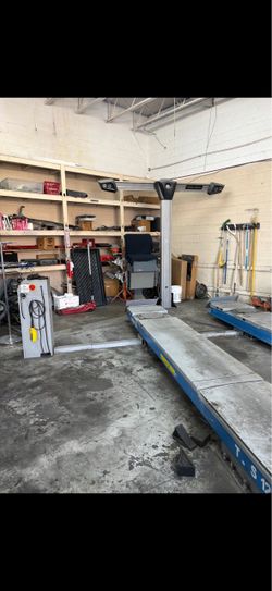TechnoVector 3D Computer Alignment & Atlas Scissor Alignment Lift
