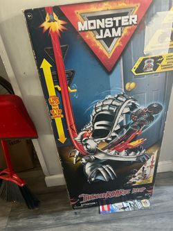 Monster Jam ThunderROARus Drop Playset, model (contact info removed) / 40819DFT