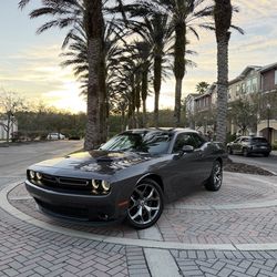 2017 Dodge Challenger SXT Plus