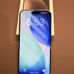 Apple iPhone 15 Pro Max (256GB, Natural Titanium)