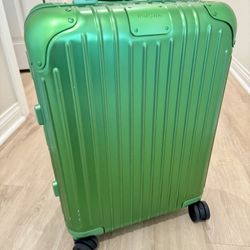 *Limited Edition* RIMOWA Emerald Green Original Cabin Luggage