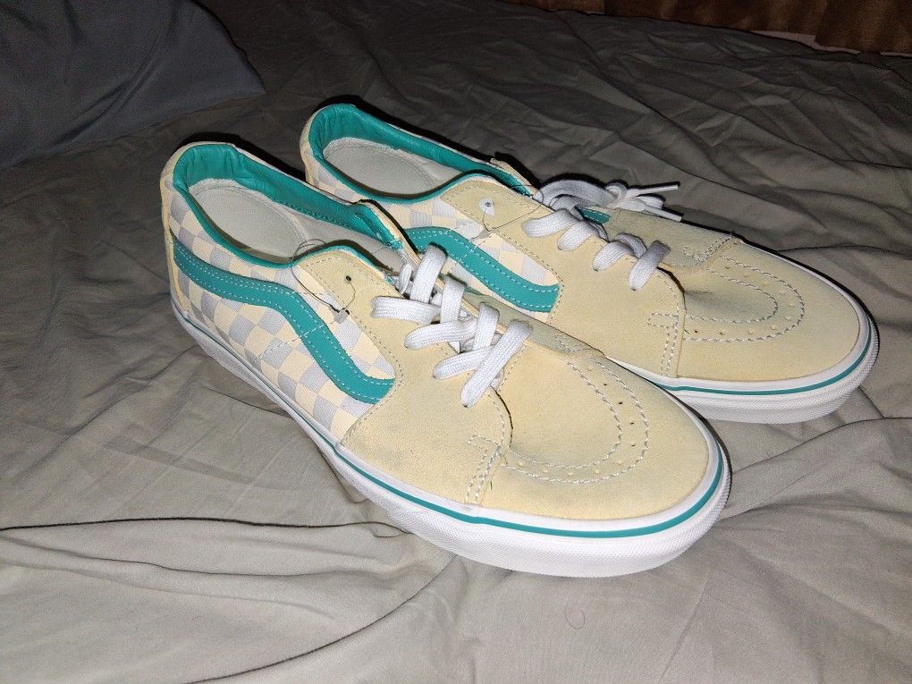 vans size 10.5 shoes 40 dollar each cada una