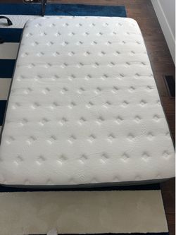 Like new 8” Memory Foam Hybrid Full Mattress!