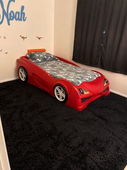 Toddler/boy twin size car bed