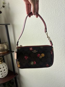 Coach Nolita 19 Signature Canvas 