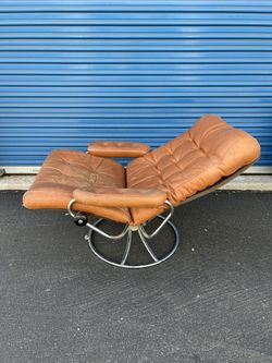 Vintage Ekornes Lounger And Ottomans 