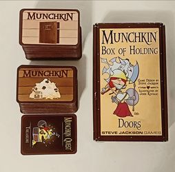 Lot Of 300+ Munchkin Cards & Storage Box Of Holding card game lot Steve Jackson