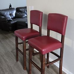 2 bar stools 
