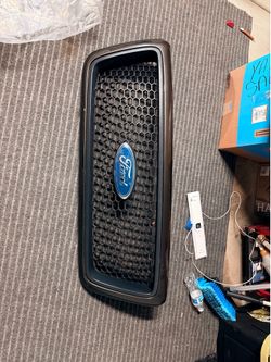Original 2006 Ford XLT Triton grill