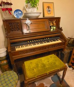 Late 1800's pump organ