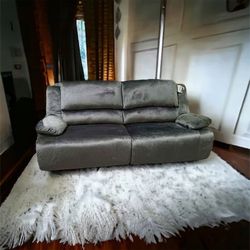 New In Box Ashley Furniture Clonmell Manual Reclining Sofa 