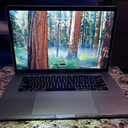 MacBook Pro 15” i7 – Fast & Clean – Battery Priced In