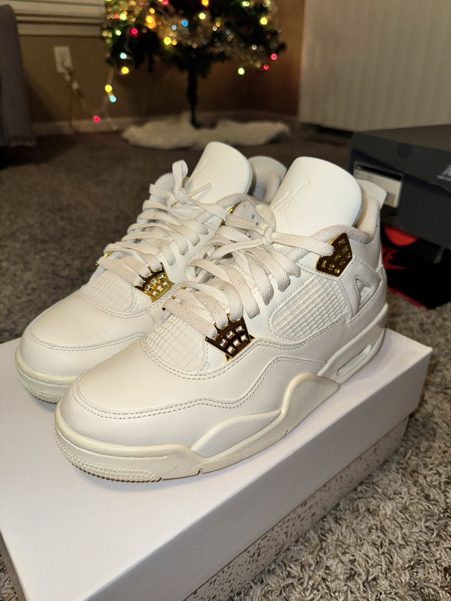 Jordan 4 Retro Metallic Gold (Women’s) Size 9 Men’s