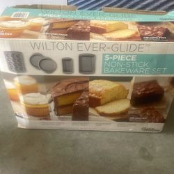Wilton Ever-Glide 5 Piece Non-Stick Bakeware Set