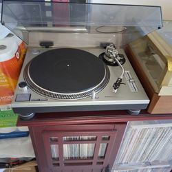 Technics Turntable SL-1200MK2