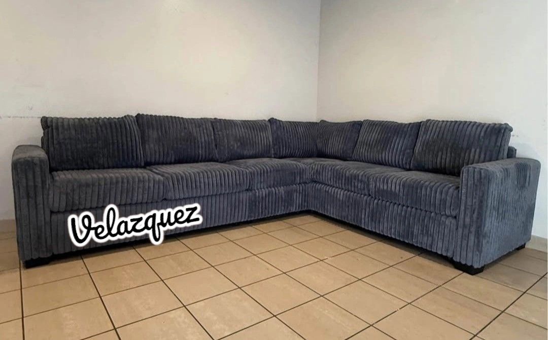 4-Piece Sectional Set
One-Arm Loveseat x 2 + Corner Wedge + Armless Chair✅️✅️
