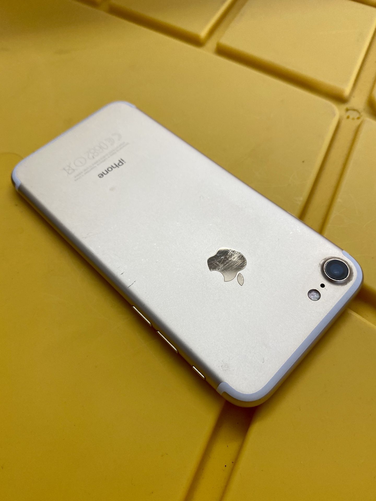 iPhone 7 128 GB silver factory unlocked any carrier