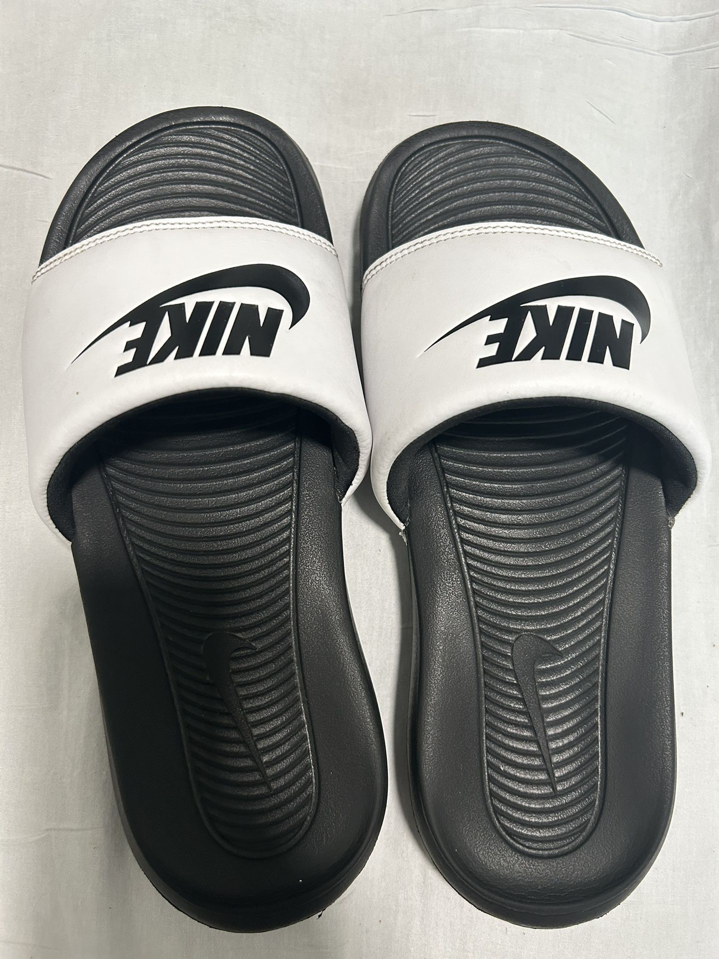 Nike slides size 7