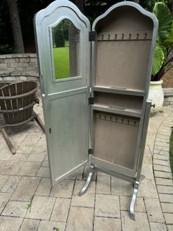 Stand Up Mirror