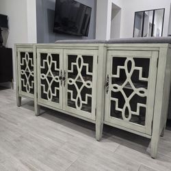 Credenza/buffet 