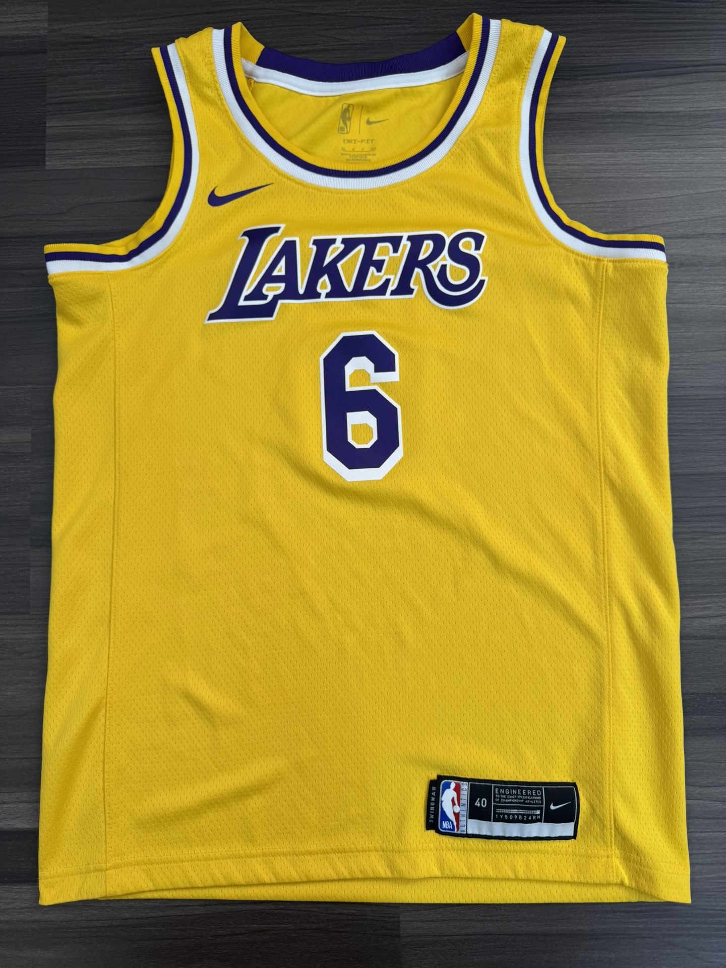 Nike Los Angeles LA Lakers LeBron James #6 NBA Swingman Jersey Men’s 40 S 100% authentic. Good condition. This product is a Nike Los Angeles Lakers