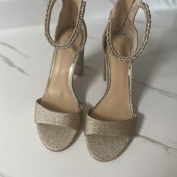 Jewel Badgley Mischka Block Heel rhinestone strap- size 9