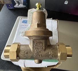 Wilkins 3/4 in. 70XL Pressure Reducing Valve with Double Union FNPT Connection