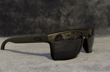 Oakley Holbrook XL Sunglasses New In Box
