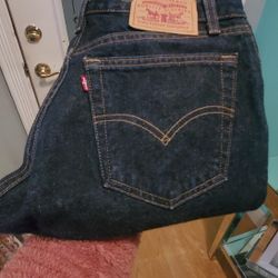 Levis Classic Fit..size 28x32 Womens= New!