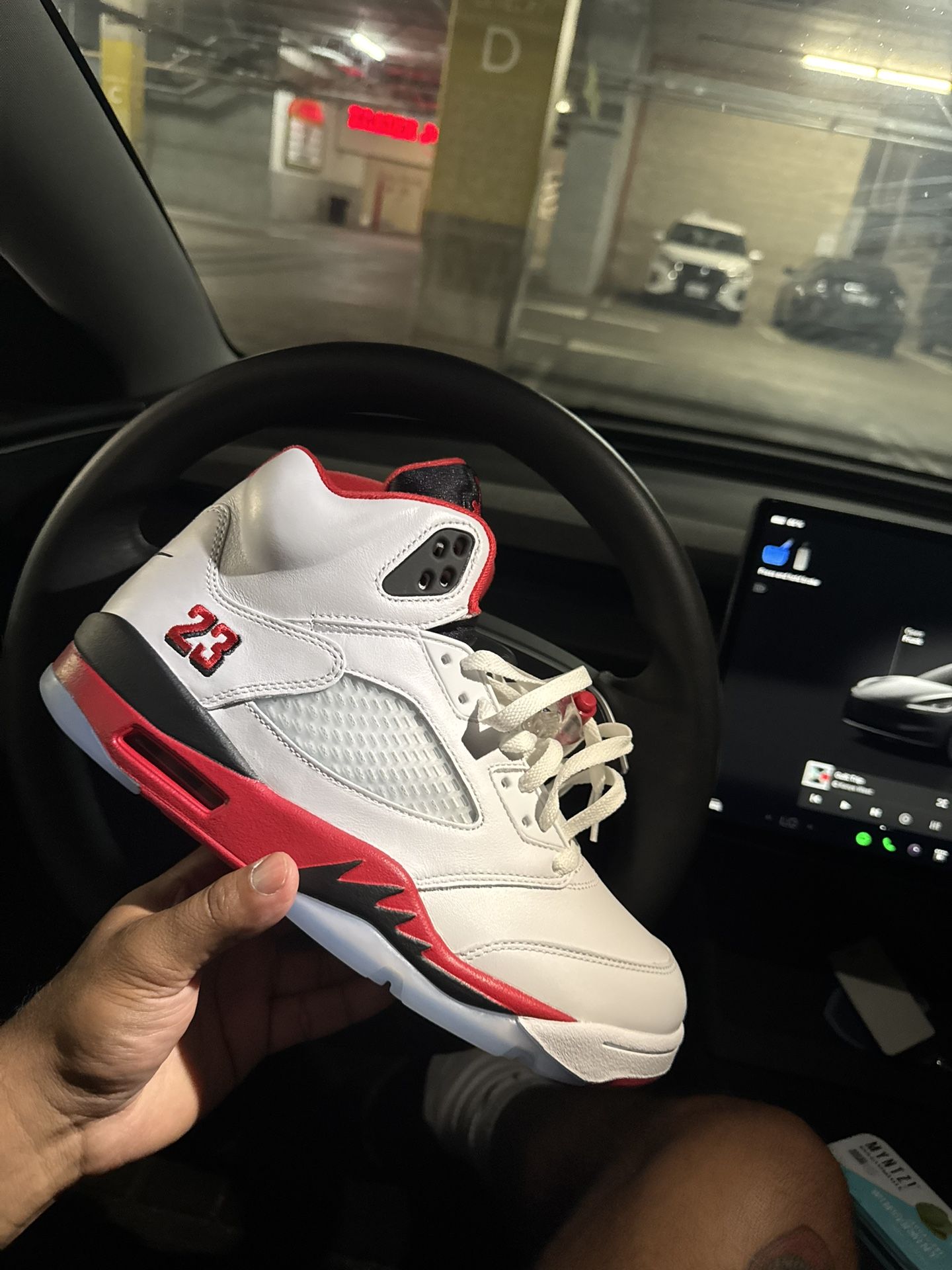 DS Air Jordan 5 Fire Red 2025