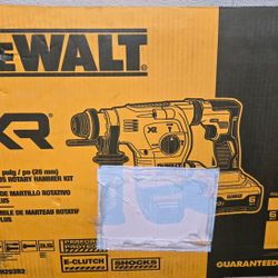 DEWALT XR 1-1/8 /plug/po(28 mm) SDS PLUS ROTARY HAMMER KIT 