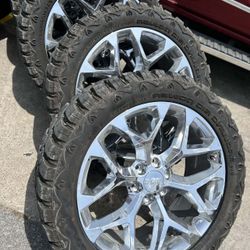Snowflake 22s Wheels On New 33s Tires.