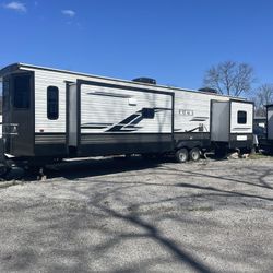 2021 37 Ft Long Puma Destination Rv,